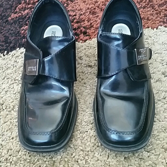 Kenneth Cole Reaction Other - Boys dress shoes